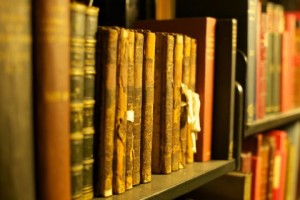 Library Shelves by Binary Ape via Flickr (Creative Commons license)